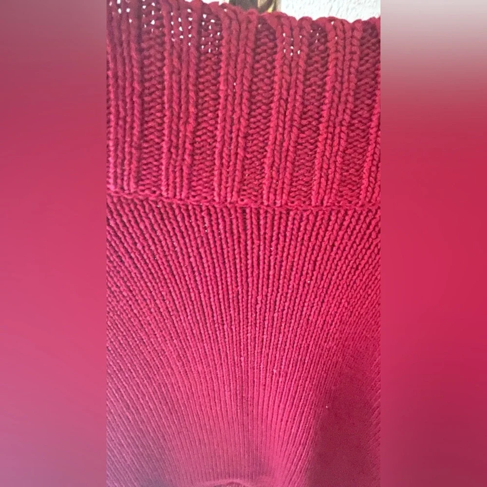 Off shoulders knitted sweater - Picture 2 of 3